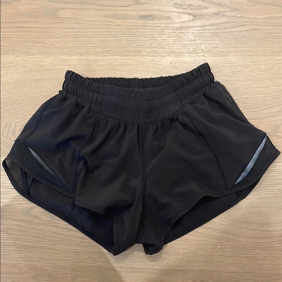 Lululemon black Hotty Hot Low-Rise Lined Short 2.5” - Picture 1 of 2